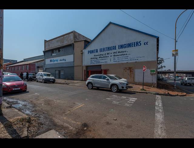 1,140M² BUILDING FOR SALE IN CITY & SUBURBAN